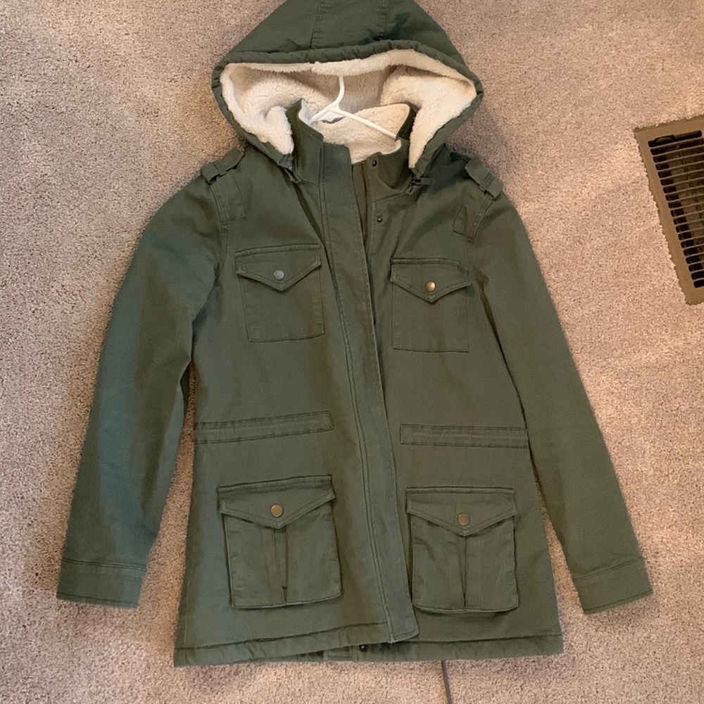 Green Sherpa lined jacket with removable hood